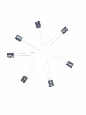 Черные миниатюрные алюминиевые электролитические конденсаторы 47UF 35V TW BOR