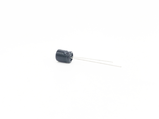 Черные миниатюрные алюминиевые электролитические конденсаторы 47UF 35V TW BOR