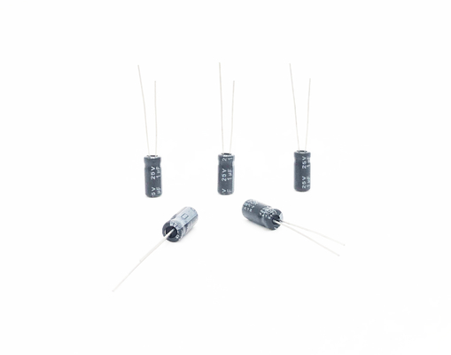 Цепи миниатюрного конденсатора 1UF25V 5X11MM высокотемпературные