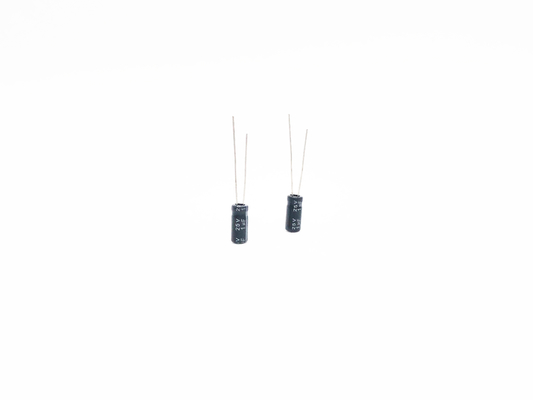 Цепи миниатюрного конденсатора 1UF25V 5X11MM высокотемпературные