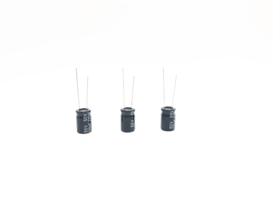 Алюминиевый допуск электролитического конденсатора 20% 10X13mm 220uf 50v