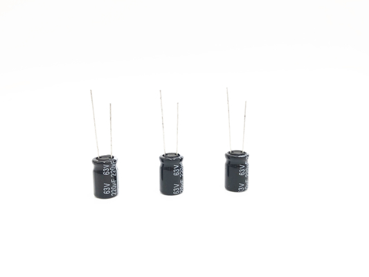 Конденсаторы 220UF 63V радиального руководства ISO9001 10X17mm электролитические
