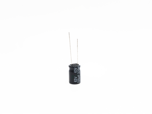 Конденсаторы 220UF 63V радиального руководства ISO9001 10X17mm электролитические