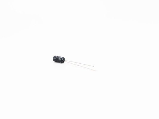 2000 часов нагружают тип конденсатор 4.7UF 50V 5x11mm руководства жизни радиальный